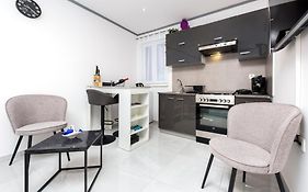 Apartment Leo